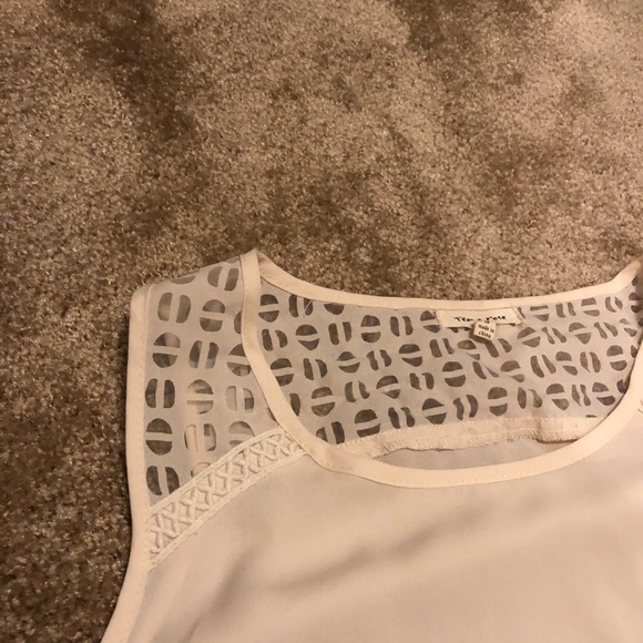 Tank top with mesh detailing - Picture 2 of 2